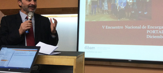 El director nacional Dibam salud a los participantes.