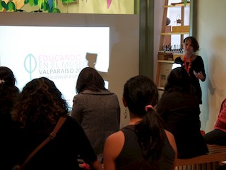 Educar en el museo, desde la coleccin al currculum