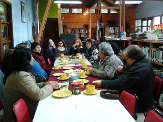 Mujeres de Corral rescatan la historia familiar de sus comunidades