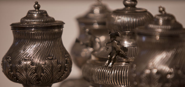 Escribanía que perteneció a Domingo Santa María (detalle). Siglo XVIII. Colección Artes Decorativas y Escultura Escribanía que perteneció a Domingo Santa María (detalle). Siglo XVIII. Colección Artes Decorativas y Escultura