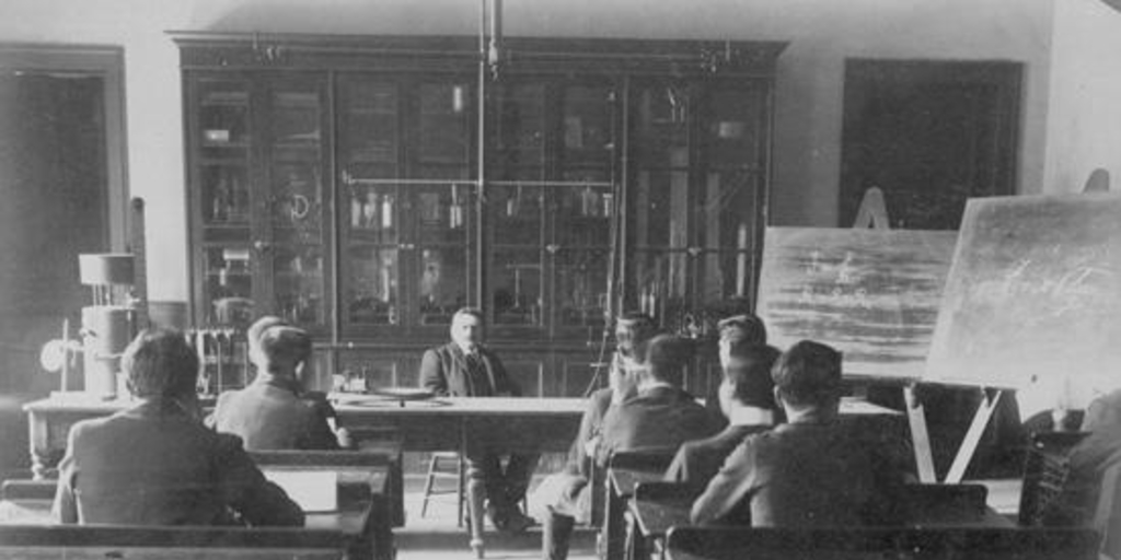 Alumnos en clases, Escuela Normal de Preceptores, Santiago, 1902