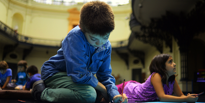 Fotografa hall MNBA: Cristin Labarca