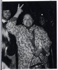 [Señora manifestando en adhesión al candidato Salvador Allende Gossens]