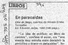 En paracaídas. En paracaídas.