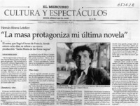"La masa protagoniza mi última novela"  [artículo] Carolina Andonie Dracos