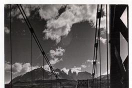 Camino a Torres del Paine. Puente de la portería Laguna Amarga.