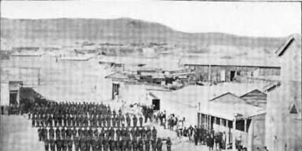 Ejército chileno en 1879 : Batallón 3o. de línea formados en columnas en la Plaza Colón, Antofagasta.