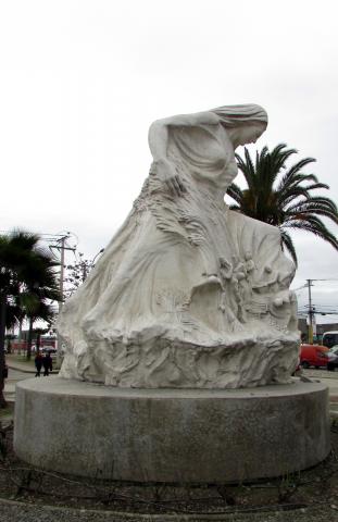 Imagen del monumento Madre Tierra