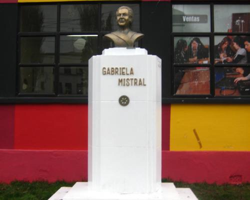 Imagen del monumento GabrieLa Mistral