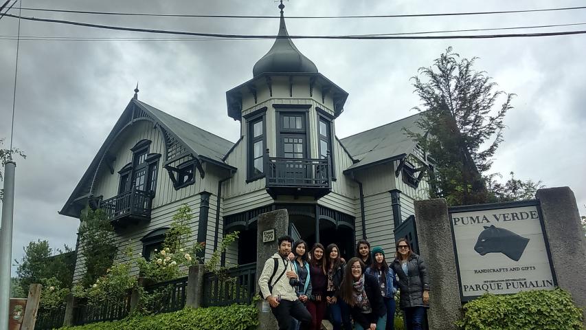Imagen de Ganadores del "Concurso Colorearte 2015" realizaron su salida patrimonial en Puerto Varas