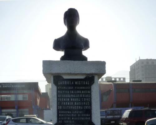 Imagen del monumento GabrieLa Mistral