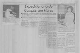 Expedicionaria de campos con flores.