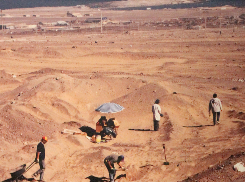 Excavación sitio Vertedero Municipal de Antofagasta, año 2000. Excavación sitio Vertedero Municipal de Antofagasta, año 2000.
