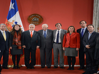 Autoridades de Gobierno y Culturales en La Moneda