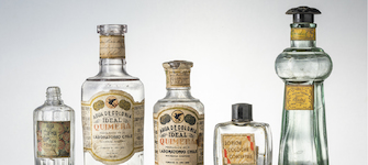 Botellas de agua de colonia