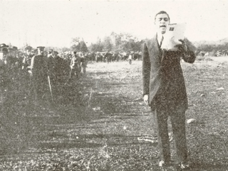 Alexandre Ferrada, ganador del concurso literario, durante las celebraciones del 27 de abril 1913.