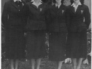 Diferenciar al estudiante: uso de insignias y uniformes