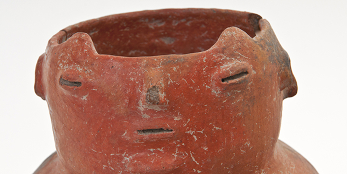 Jarro perteneciente al sitio arqueológico Estadio Fiscal de Ovalle.