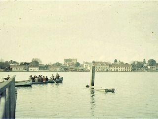 Aguas sin control, arrastrando despojos y barro