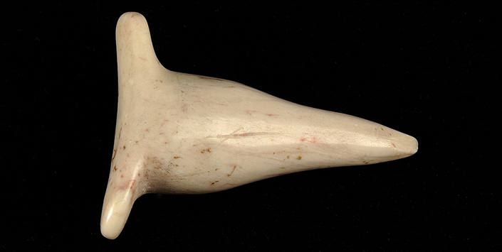 Tembetá de botellita curvo