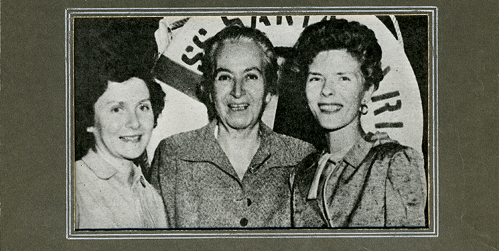 Gabriela Mistral junto a Doris Dana y Gilda Péndola en Nueva York