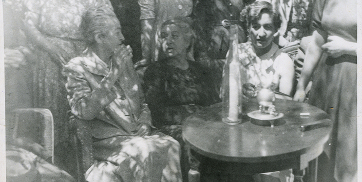 Mistral junto a Nelly Hernández en Vicuña, 1954