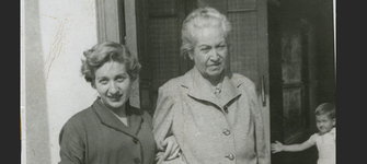 Nelly Hernández y Gabriela Mistral, 1954