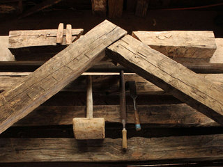 Detalle de construcción y herramientas en Galpones del Sur