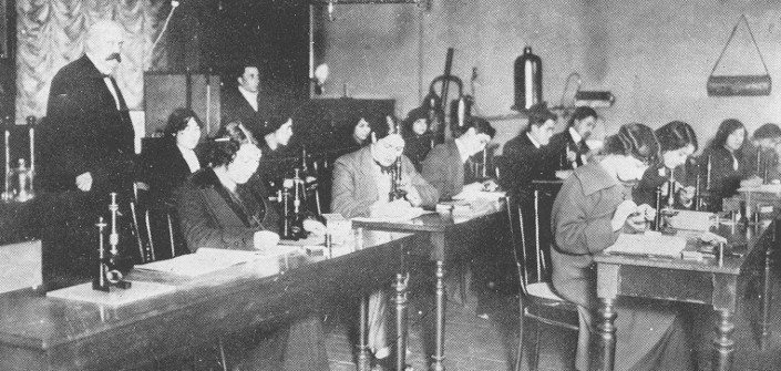 Curso de ciencias biológicas del doctor Johow. Instituto Pedagógico. Archivo Fotográfico