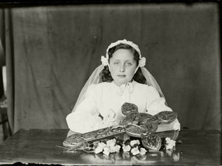 Niña en su primera comunión