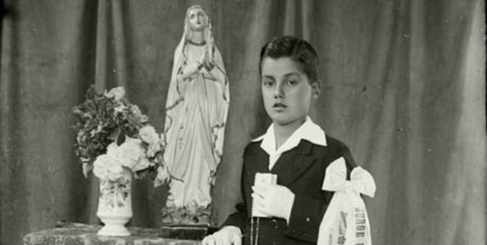 Niño en su primera comunión