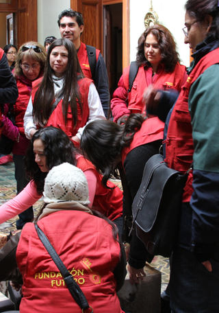 Profesores armando material Eduka