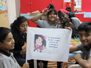 Estudiantes en actividad de taller