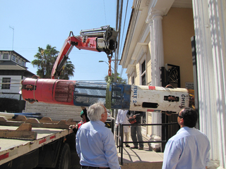 Grúa orquilla facilito trabajo de ingreso