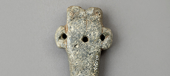  “Catarra” lítica (pequeña) con agujero de digitación