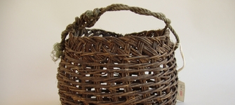 Canasto tejido con fibra vegetal