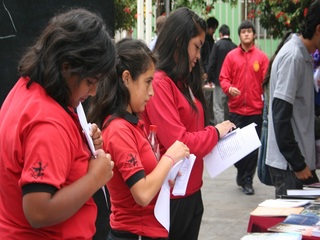 Academias literarias en la feria.