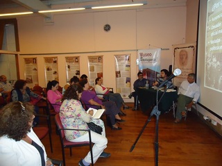 Expositores frente al público