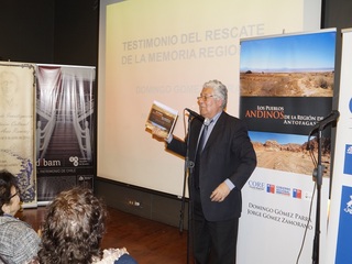 Autor presentando su investigación