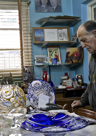 Guillermo Méndez, maestro tallador de Cristal Yungay
