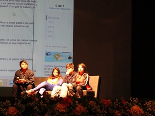 Estudiantes participan del Foro panel