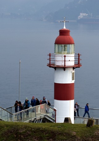 Pasarelas aéreas en sector del faro
