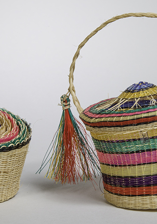 Serie de 19 canastos y canasto