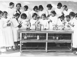 Título entre 66 y 75 caracteres (sin punto final y con mayúsculas y minúsculas)