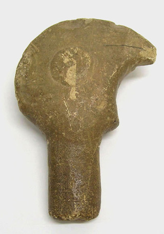 Clava: insignia lítica asociada al dominio masculino dentro de la cultura mapuche.