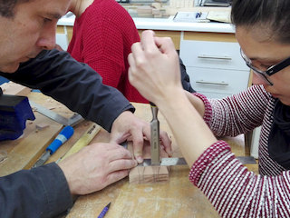 Confeccionando un ensamble Cola de Milano (Archivo CNCR, Morales, M. 2017)