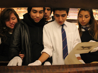 Estudiantes en la Biblioteca Patrimonial
