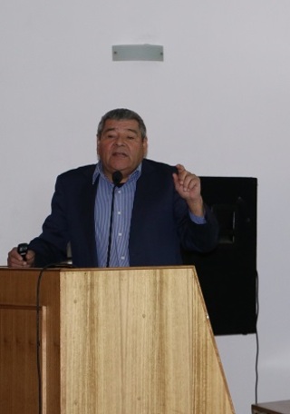 Marco Sánchez, director del Museo de Historia Natural de Concepción exponiendo acerca de los habitantes ancestrales de Concepción
