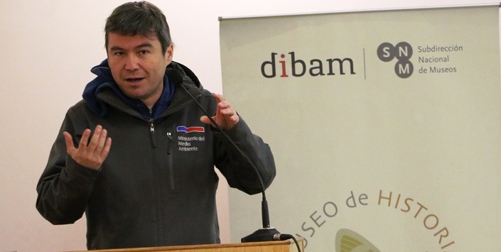 Ministro de Medio Ambiente Marcelo Mena, dando inicio al seminario "Caminando hacia un Concepción Sustentable", en el Museo de Historia Natural de Concepción