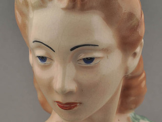 Mujer, cerámica de Lota